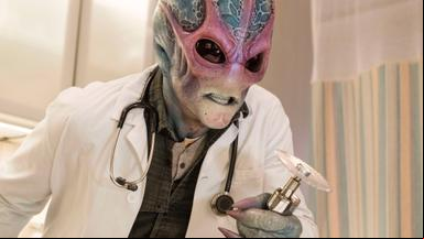 Resident Alien 1x2